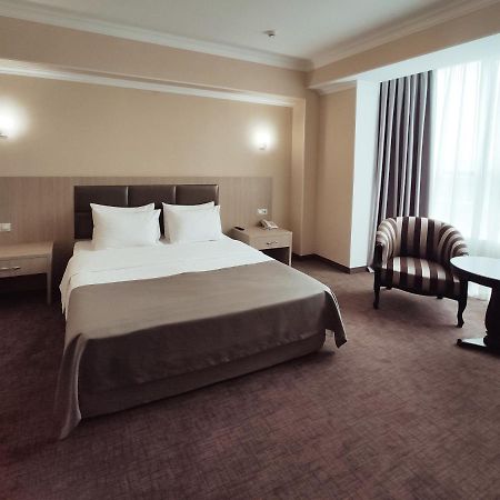 Mask Business Hotel Пятигорск Екстериор снимка