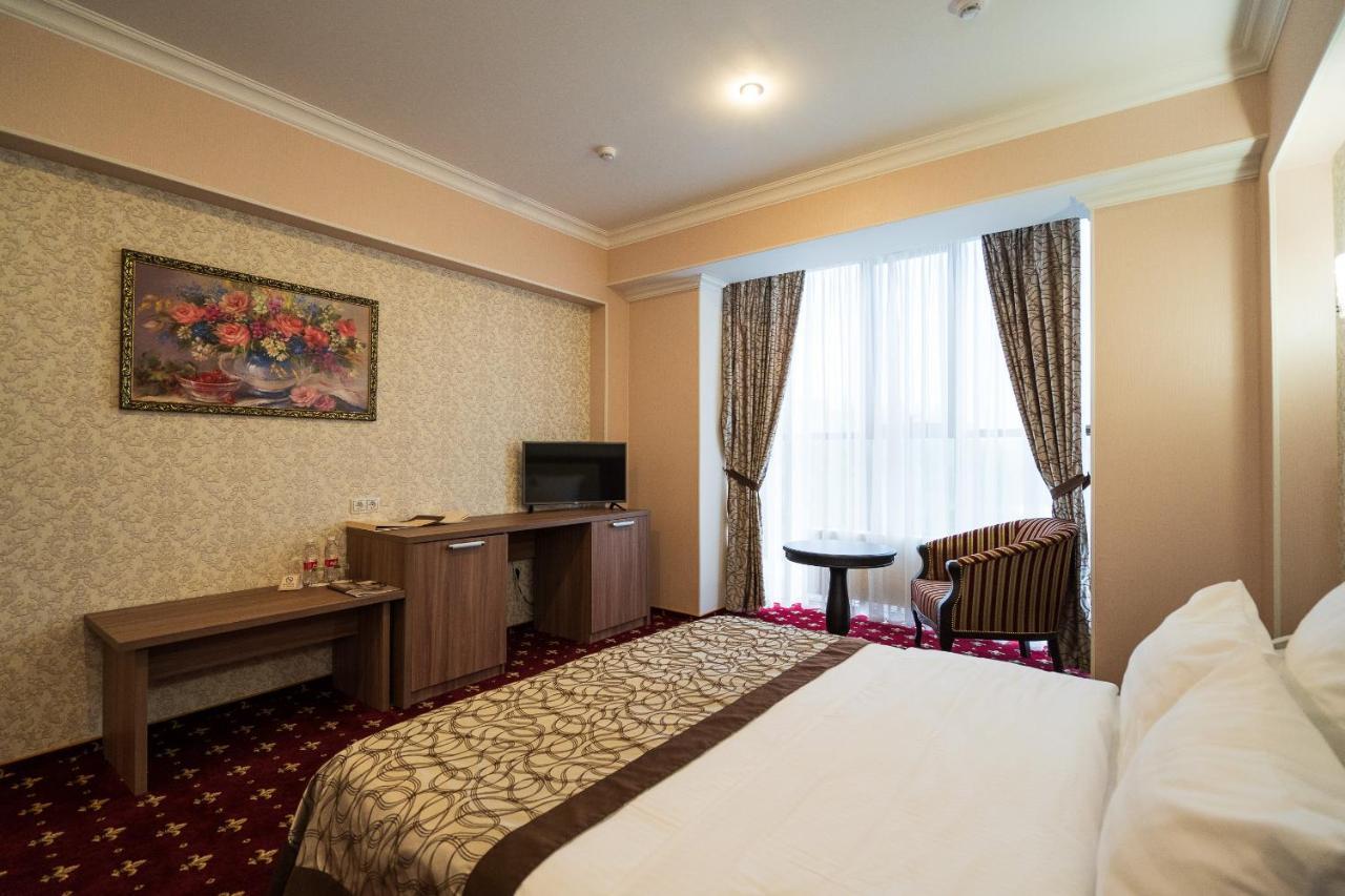 Mask Business Hotel Пятигорск Екстериор снимка