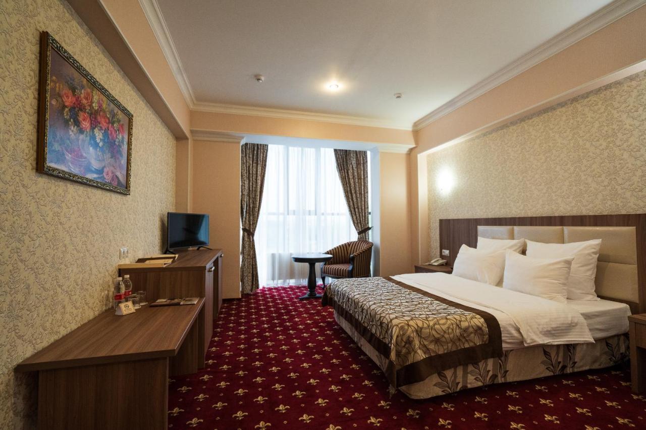 Mask Business Hotel Пятигорск Екстериор снимка