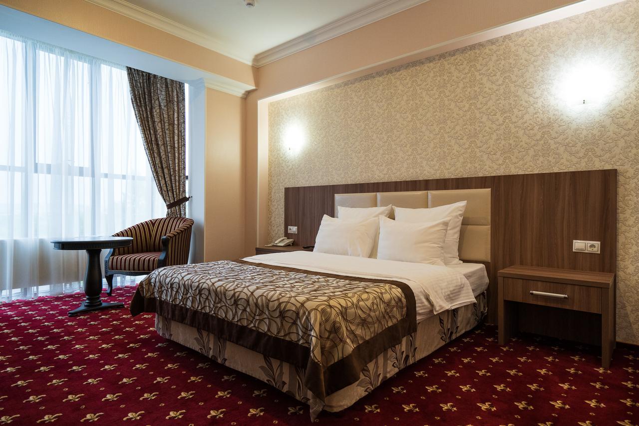 Mask Business Hotel Пятигорск Екстериор снимка